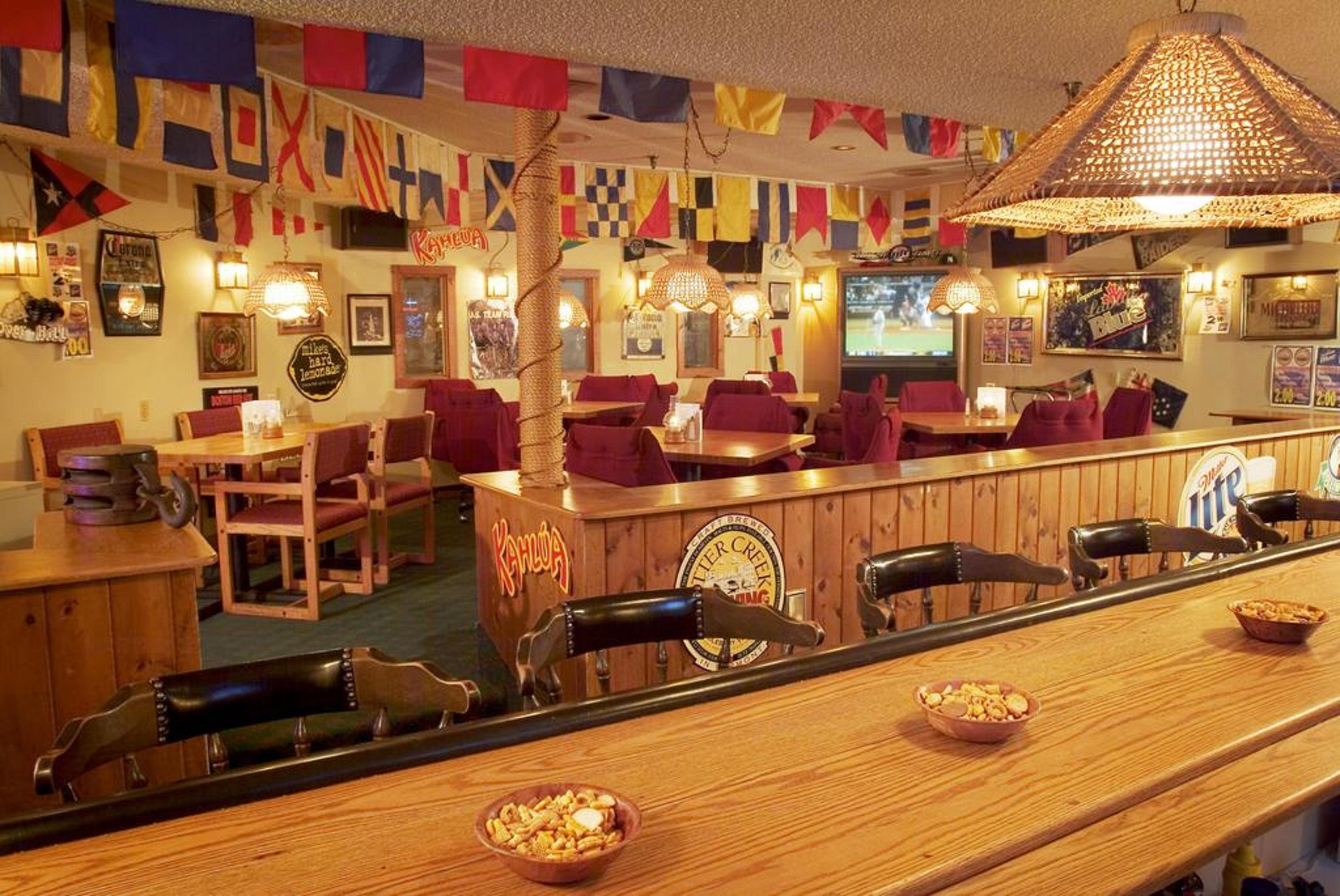 Commodores Inn 스토 레스토랑 사진